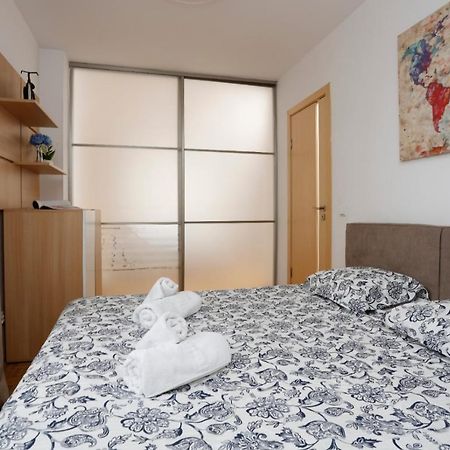 Lovely 2 Bedroom Apartment Near Old Town Bucureşti Eksteriør bilde