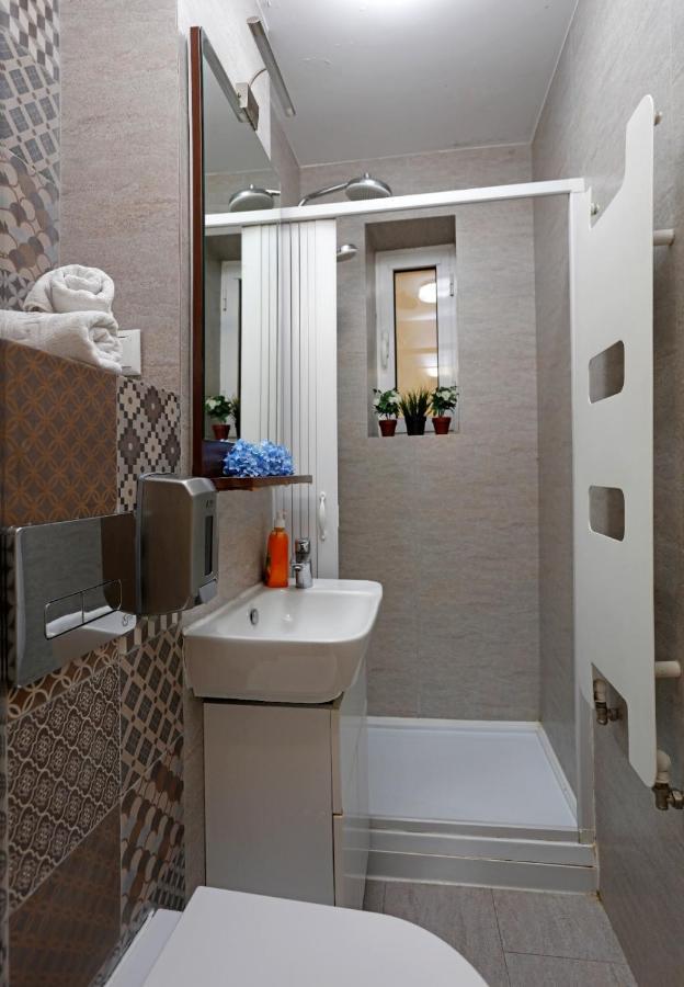 Lovely 2 Bedroom Apartment Near Old Town Bucureşti Eksteriør bilde